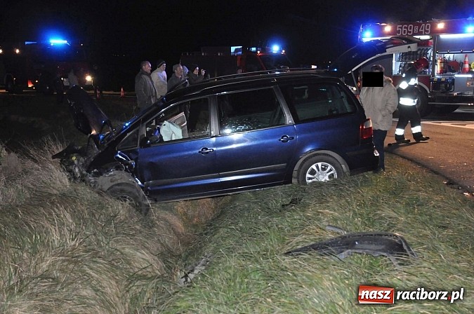 Zdjęcie w galerii na portalu naszraciborz.pl: Zderzenie forda i skody na Wydalu pomiędzy Tworkowem, Owsiszczami i Krzyżanowicami wiadomości z regionu