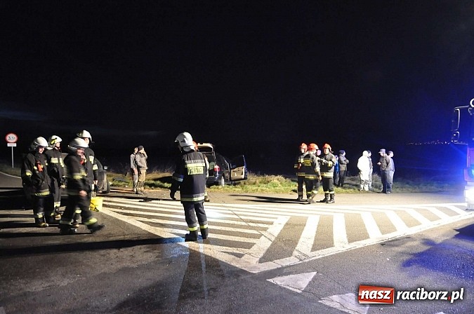 Zdjęcie w galerii na portalu naszraciborz.pl: Zderzenie forda i skody na Wydalu pomiędzy Tworkowem, Owsiszczami i Krzyżanowicami wiadomości z regionu