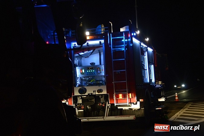 Zdjęcie w galerii na portalu naszraciborz.pl: Zderzenie forda i skody na Wydalu pomiędzy Tworkowem, Owsiszczami i Krzyżanowicami wiadomości z regionu