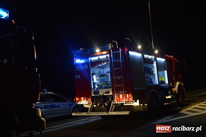 Zdjęcie w galerii na portalu naszraciborz.pl: Zderzenie forda i skody na Wydalu pomiędzy Tworkowem, Owsiszczami i Krzyżanowicami wiadomości z regionu