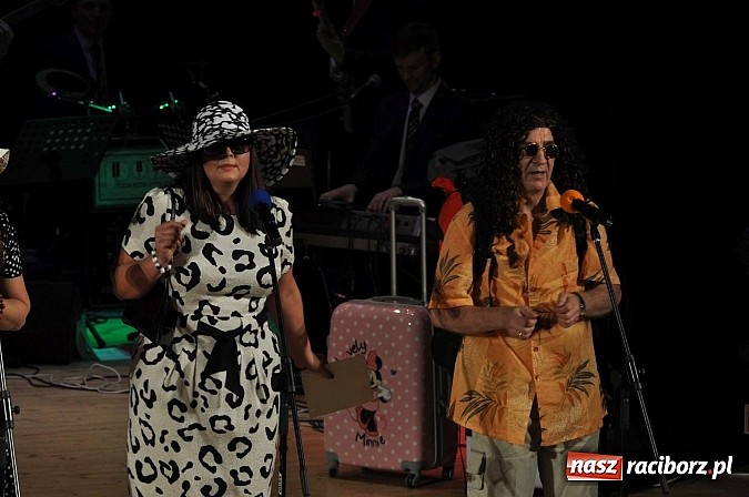 Zdjęcie w galerii na portalu naszraciborz.pl: PIT, CIT, VAT i korekta, czyli panie z urzędu skarbowego jako ABBA. Gwiazdka Serc 2014 w obiektywie wiadomości z regionu