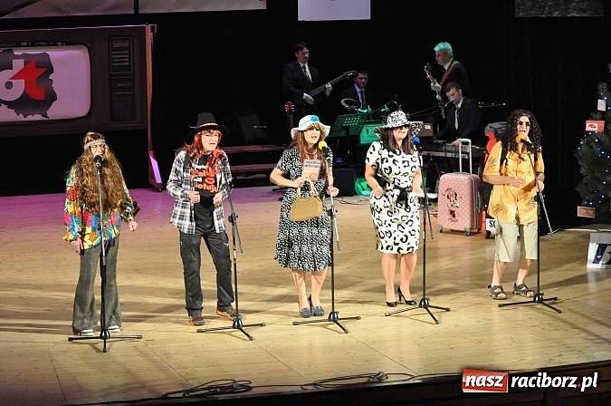 Zdjęcie w galerii na portalu naszraciborz.pl: PIT, CIT, VAT i korekta, czyli panie z urzędu skarbowego jako ABBA. Gwiazdka Serc 2014 w obiektywie wiadomości z regionu