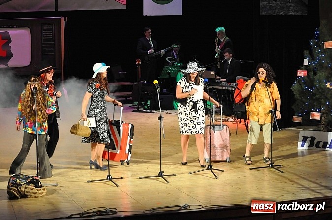 Zdjęcie w galerii na portalu naszraciborz.pl: PIT, CIT, VAT i korekta, czyli panie z urzędu skarbowego jako ABBA. Gwiazdka Serc 2014 w obiektywie wiadomości z regionu