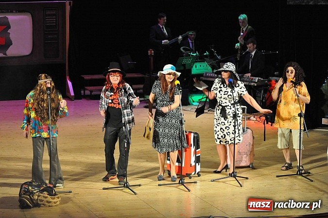 Zdjęcie w galerii na portalu naszraciborz.pl: PIT, CIT, VAT i korekta, czyli panie z urzędu skarbowego jako ABBA. Gwiazdka Serc 2014 w obiektywie wiadomości z regionu