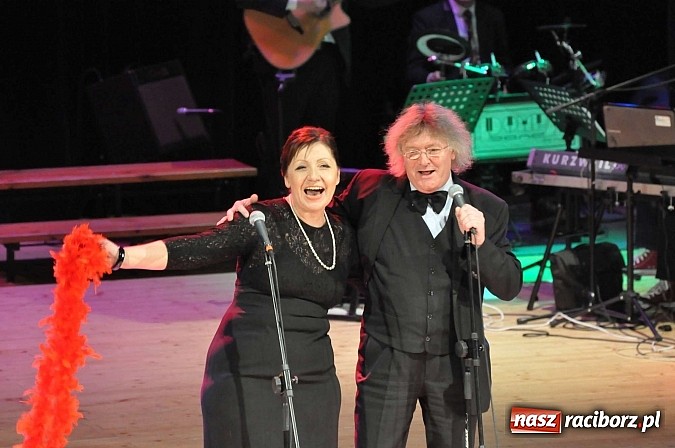 Zdjęcie w galerii na portalu naszraciborz.pl: PIT, CIT, VAT i korekta, czyli panie z urzędu skarbowego jako ABBA. Gwiazdka Serc 2014 w obiektywie wiadomości z regionu