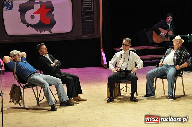 Zdjęcie w galerii na portalu naszraciborz.pl: PIT, CIT, VAT i korekta, czyli panie z urzędu skarbowego jako ABBA. Gwiazdka Serc 2014 w obiektywie wiadomości z regionu