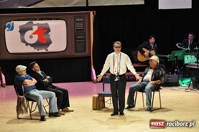 Zdjęcie w galerii na portalu naszraciborz.pl: PIT, CIT, VAT i korekta, czyli panie z urzędu skarbowego jako ABBA. Gwiazdka Serc 2014 w obiektywie wiadomości z regionu