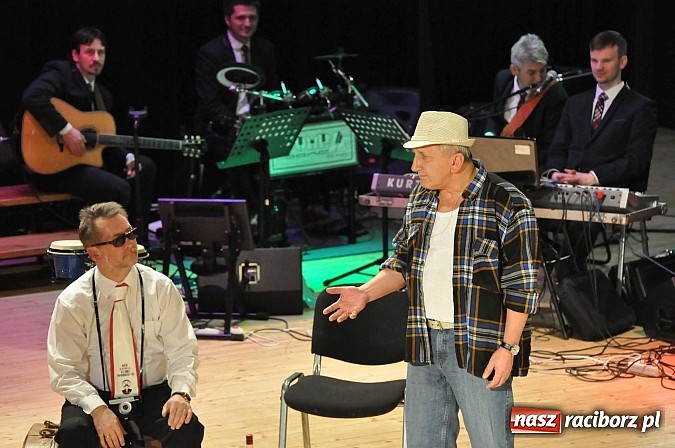 Zdjęcie w galerii na portalu naszraciborz.pl: PIT, CIT, VAT i korekta, czyli panie z urzędu skarbowego jako ABBA. Gwiazdka Serc 2014 w obiektywie wiadomości z regionu