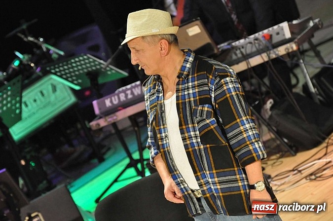 Zdjęcie w galerii na portalu naszraciborz.pl: PIT, CIT, VAT i korekta, czyli panie z urzędu skarbowego jako ABBA. Gwiazdka Serc 2014 w obiektywie wiadomości z regionu