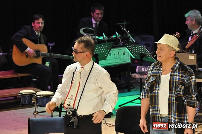 Zdjęcie w galerii na portalu naszraciborz.pl: PIT, CIT, VAT i korekta, czyli panie z urzędu skarbowego jako ABBA. Gwiazdka Serc 2014 w obiektywie wiadomości z regionu