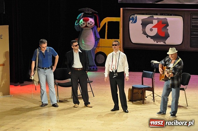 Zdjęcie w galerii na portalu naszraciborz.pl: PIT, CIT, VAT i korekta, czyli panie z urzędu skarbowego jako ABBA. Gwiazdka Serc 2014 w obiektywie wiadomości z regionu