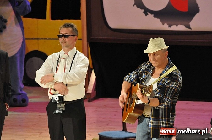 Zdjęcie w galerii na portalu naszraciborz.pl: PIT, CIT, VAT i korekta, czyli panie z urzędu skarbowego jako ABBA. Gwiazdka Serc 2014 w obiektywie wiadomości z regionu