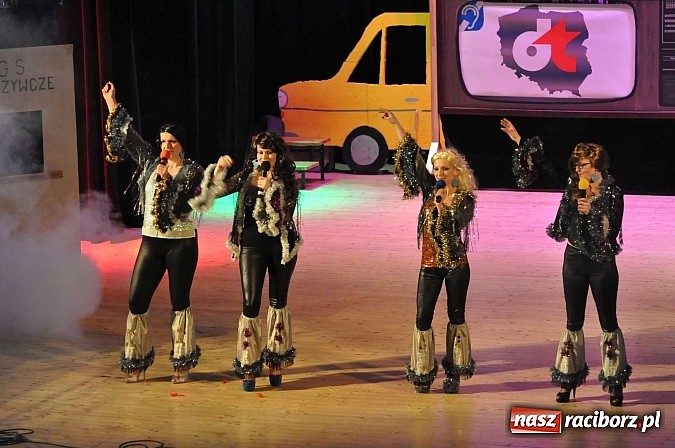 Zdjęcie w galerii na portalu naszraciborz.pl: PIT, CIT, VAT i korekta, czyli panie z urzędu skarbowego jako ABBA. Gwiazdka Serc 2014 w obiektywie wiadomości z regionu