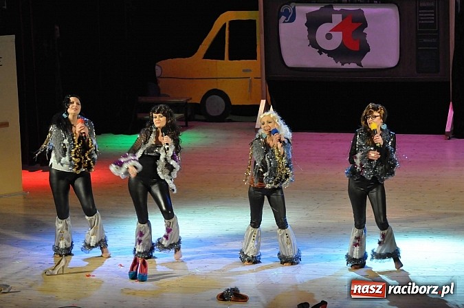 Zdjęcie w galerii na portalu naszraciborz.pl: PIT, CIT, VAT i korekta, czyli panie z urzędu skarbowego jako ABBA. Gwiazdka Serc 2014 w obiektywie wiadomości z regionu
