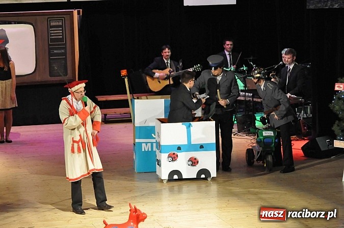 Zdjęcie w galerii na portalu naszraciborz.pl: PIT, CIT, VAT i korekta, czyli panie z urzędu skarbowego jako ABBA. Gwiazdka Serc 2014 w obiektywie wiadomości z regionu