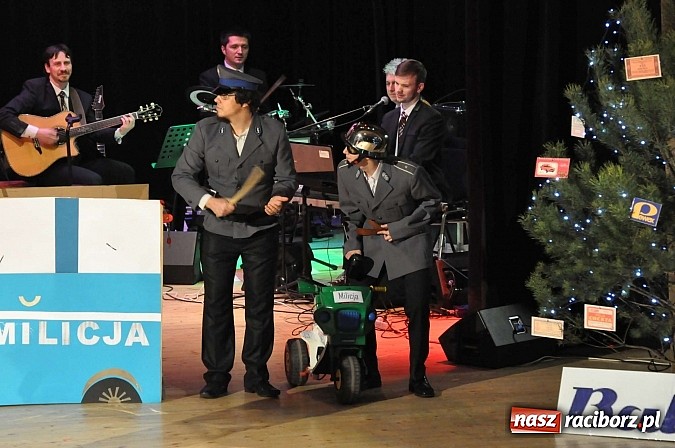 Zdjęcie w galerii na portalu naszraciborz.pl: PIT, CIT, VAT i korekta, czyli panie z urzędu skarbowego jako ABBA. Gwiazdka Serc 2014 w obiektywie wiadomości z regionu