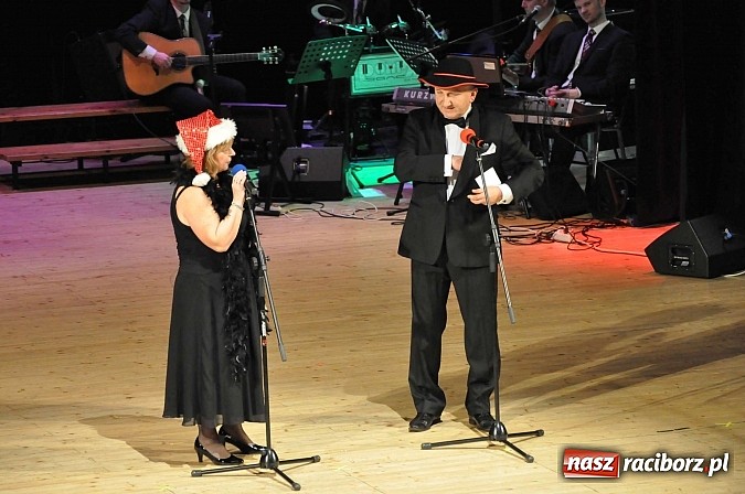 Zdjęcie w galerii na portalu naszraciborz.pl: PIT, CIT, VAT i korekta, czyli panie z urzędu skarbowego jako ABBA. Gwiazdka Serc 2014 w obiektywie wiadomości z regionu