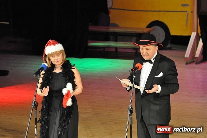 Zdjęcie w galerii na portalu naszraciborz.pl: PIT, CIT, VAT i korekta, czyli panie z urzędu skarbowego jako ABBA. Gwiazdka Serc 2014 w obiektywie wiadomości z regionu