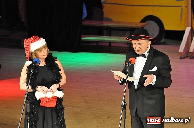 Zdjęcie w galerii na portalu naszraciborz.pl: PIT, CIT, VAT i korekta, czyli panie z urzędu skarbowego jako ABBA. Gwiazdka Serc 2014 w obiektywie wiadomości z regionu