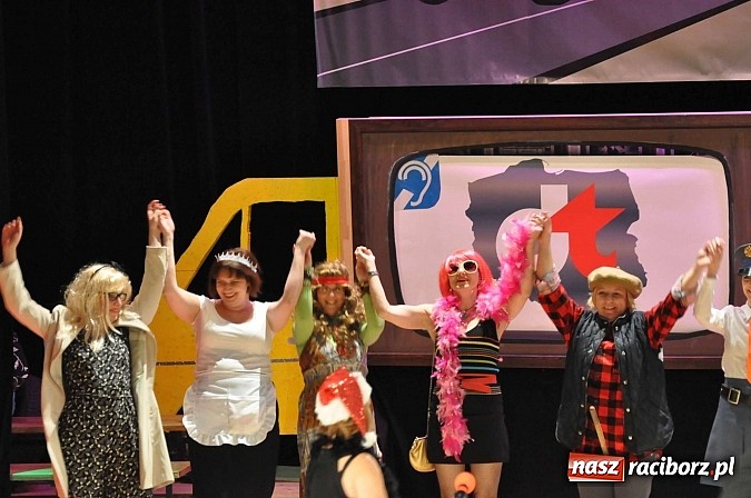 Zdjęcie w galerii na portalu naszraciborz.pl: PIT, CIT, VAT i korekta, czyli panie z urzędu skarbowego jako ABBA. Gwiazdka Serc 2014 w obiektywie wiadomości z regionu