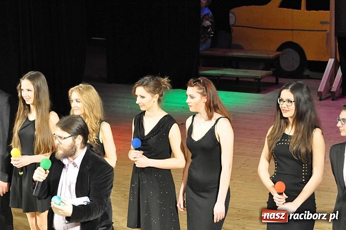 Zdjęcie w galerii na portalu naszraciborz.pl: PIT, CIT, VAT i korekta, czyli panie z urzędu skarbowego jako ABBA. Gwiazdka Serc 2014 w obiektywie wiadomości z regionu