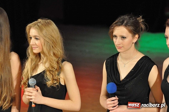 Zdjęcie w galerii na portalu naszraciborz.pl: PIT, CIT, VAT i korekta, czyli panie z urzędu skarbowego jako ABBA. Gwiazdka Serc 2014 w obiektywie wiadomości z regionu