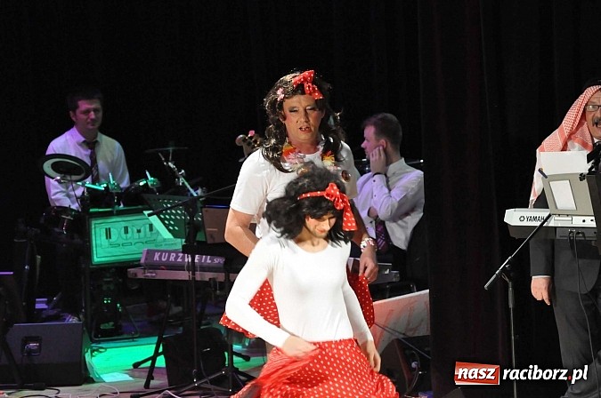 Zdjęcie w galerii na portalu naszraciborz.pl: PIT, CIT, VAT i korekta, czyli panie z urzędu skarbowego jako ABBA. Gwiazdka Serc 2014 w obiektywie wiadomości z regionu