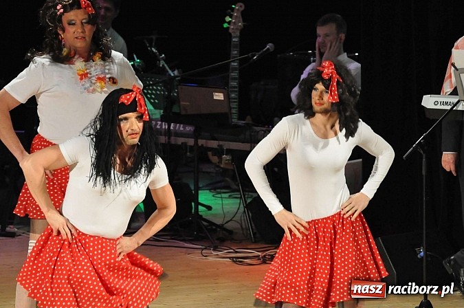 Zdjęcie w galerii na portalu naszraciborz.pl: PIT, CIT, VAT i korekta, czyli panie z urzędu skarbowego jako ABBA. Gwiazdka Serc 2014 w obiektywie wiadomości z regionu