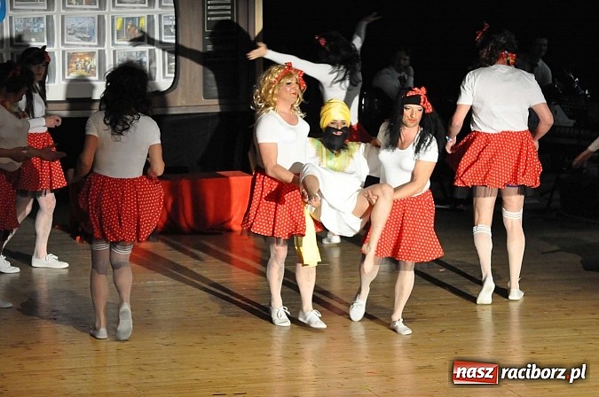 Zdjęcie w galerii na portalu naszraciborz.pl: PIT, CIT, VAT i korekta, czyli panie z urzędu skarbowego jako ABBA. Gwiazdka Serc 2014 w obiektywie wiadomości z regionu