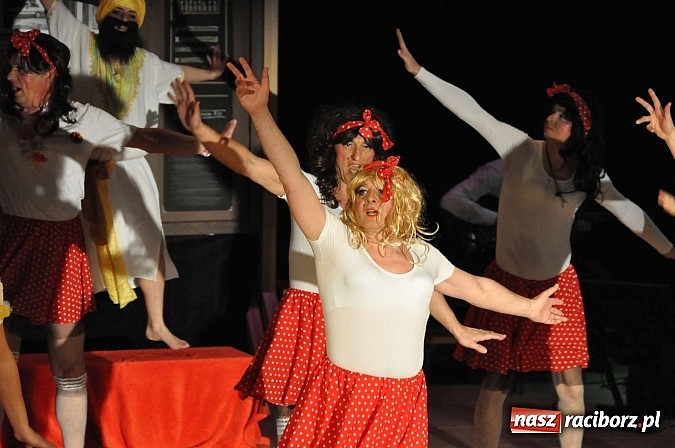 Zdjęcie w galerii na portalu naszraciborz.pl: PIT, CIT, VAT i korekta, czyli panie z urzędu skarbowego jako ABBA. Gwiazdka Serc 2014 w obiektywie wiadomości z regionu