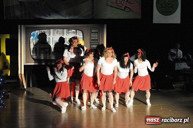 Zdjęcie w galerii na portalu naszraciborz.pl: PIT, CIT, VAT i korekta, czyli panie z urzędu skarbowego jako ABBA. Gwiazdka Serc 2014 w obiektywie wiadomości z regionu