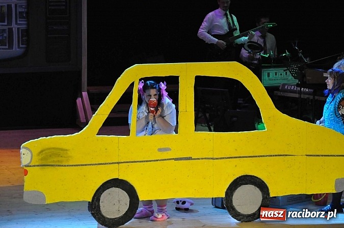 Zdjęcie w galerii na portalu naszraciborz.pl: PIT, CIT, VAT i korekta, czyli panie z urzędu skarbowego jako ABBA. Gwiazdka Serc 2014 w obiektywie wiadomości z regionu