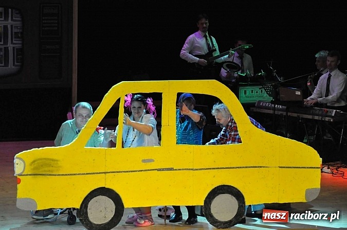 Zdjęcie w galerii na portalu naszraciborz.pl: PIT, CIT, VAT i korekta, czyli panie z urzędu skarbowego jako ABBA. Gwiazdka Serc 2014 w obiektywie wiadomości z regionu