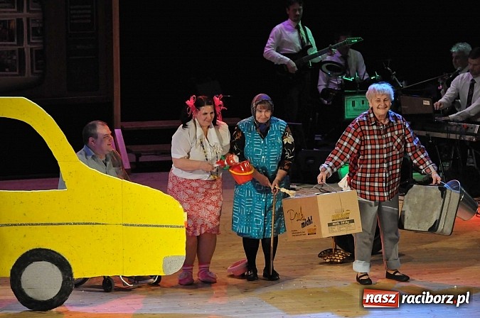 Zdjęcie w galerii na portalu naszraciborz.pl: PIT, CIT, VAT i korekta, czyli panie z urzędu skarbowego jako ABBA. Gwiazdka Serc 2014 w obiektywie wiadomości z regionu