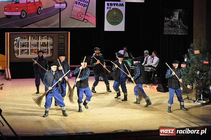 Zdjęcie w galerii na portalu naszraciborz.pl: PIT, CIT, VAT i korekta, czyli panie z urzędu skarbowego jako ABBA. Gwiazdka Serc 2014 w obiektywie wiadomości z regionu