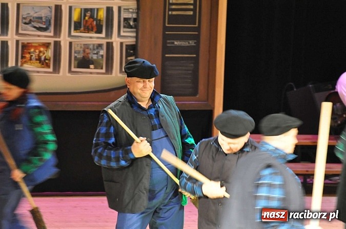 Zdjęcie w galerii na portalu naszraciborz.pl: PIT, CIT, VAT i korekta, czyli panie z urzędu skarbowego jako ABBA. Gwiazdka Serc 2014 w obiektywie wiadomości z regionu