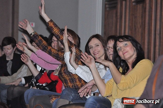 Zdjęcie w galerii na portalu naszraciborz.pl: PIT, CIT, VAT i korekta, czyli panie z urzędu skarbowego jako ABBA. Gwiazdka Serc 2014 w obiektywie wiadomości z regionu