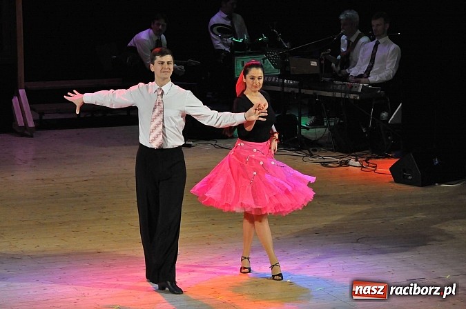 Zdjęcie w galerii na portalu naszraciborz.pl: PIT, CIT, VAT i korekta, czyli panie z urzędu skarbowego jako ABBA. Gwiazdka Serc 2014 w obiektywie wiadomości z regionu