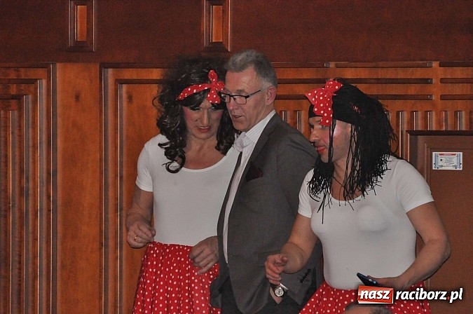 Zdjęcie w galerii na portalu naszraciborz.pl: PIT, CIT, VAT i korekta, czyli panie z urzędu skarbowego jako ABBA. Gwiazdka Serc 2014 w obiektywie wiadomości z regionu