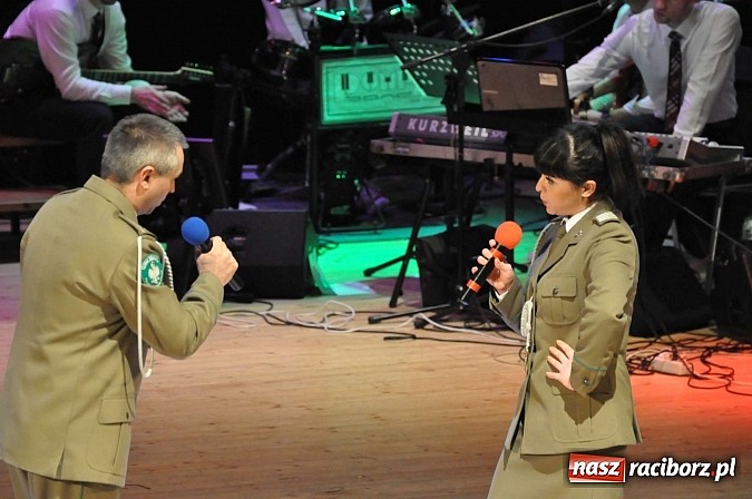 Zdjęcie w galerii na portalu naszraciborz.pl: PIT, CIT, VAT i korekta, czyli panie z urzędu skarbowego jako ABBA. Gwiazdka Serc 2014 w obiektywie wiadomości z regionu