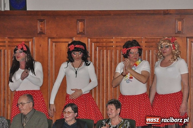 Zdjęcie w galerii na portalu naszraciborz.pl: PIT, CIT, VAT i korekta, czyli panie z urzędu skarbowego jako ABBA. Gwiazdka Serc 2014 w obiektywie wiadomości z regionu