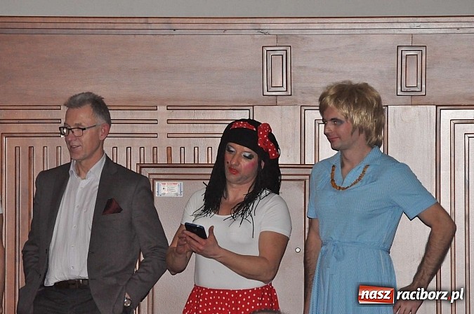 Zdjęcie w galerii na portalu naszraciborz.pl: PIT, CIT, VAT i korekta, czyli panie z urzędu skarbowego jako ABBA. Gwiazdka Serc 2014 w obiektywie wiadomości z regionu