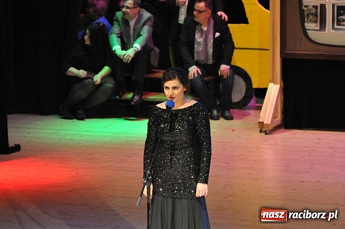 Zdjęcie w galerii na portalu naszraciborz.pl: PIT, CIT, VAT i korekta, czyli panie z urzędu skarbowego jako ABBA. Gwiazdka Serc 2014 w obiektywie wiadomości z regionu