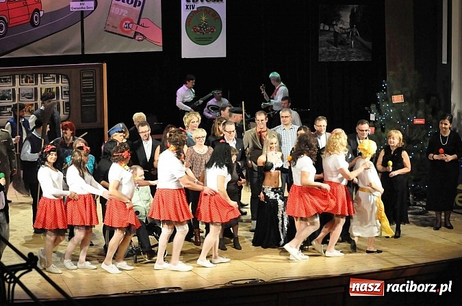Zdjęcie w galerii na portalu naszraciborz.pl: PIT, CIT, VAT i korekta, czyli panie z urzędu skarbowego jako ABBA. Gwiazdka Serc 2014 w obiektywie wiadomości z regionu