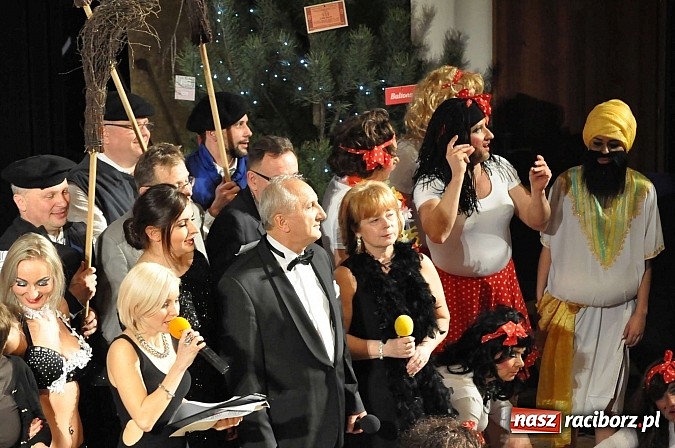 Zdjęcie w galerii na portalu naszraciborz.pl: PIT, CIT, VAT i korekta, czyli panie z urzędu skarbowego jako ABBA. Gwiazdka Serc 2014 w obiektywie wiadomości z regionu