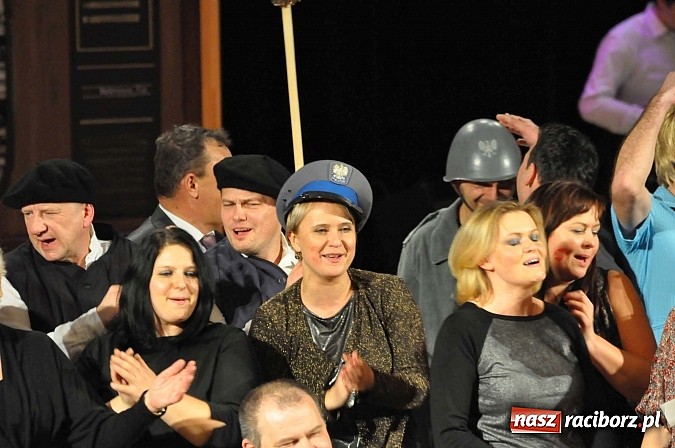 Zdjęcie w galerii na portalu naszraciborz.pl: PIT, CIT, VAT i korekta, czyli panie z urzędu skarbowego jako ABBA. Gwiazdka Serc 2014 w obiektywie wiadomości z regionu