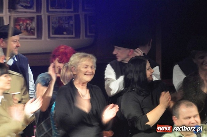 Zdjęcie w galerii na portalu naszraciborz.pl: PIT, CIT, VAT i korekta, czyli panie z urzędu skarbowego jako ABBA. Gwiazdka Serc 2014 w obiektywie wiadomości z regionu