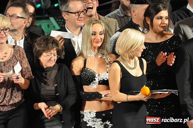 Zdjęcie w galerii na portalu naszraciborz.pl: PIT, CIT, VAT i korekta, czyli panie z urzędu skarbowego jako ABBA. Gwiazdka Serc 2014 w obiektywie wiadomości z regionu