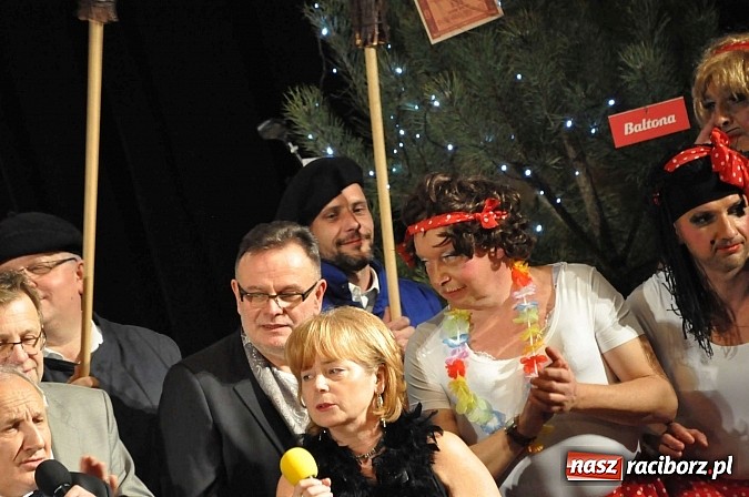 Zdjęcie w galerii na portalu naszraciborz.pl: PIT, CIT, VAT i korekta, czyli panie z urzędu skarbowego jako ABBA. Gwiazdka Serc 2014 w obiektywie wiadomości z regionu