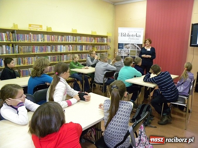 Zdjęcie w galerii na portalu naszraciborz.pl: Marzycielska Poczta w Bibliotece wiadomości z regionu